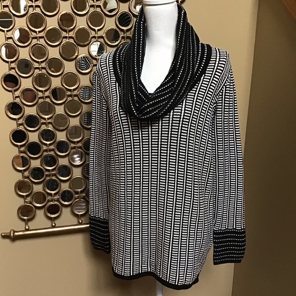 Calvin Klein Sweater - Picture 2 of 5